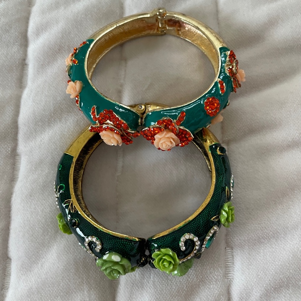 Bundle of two golden statement bracelets with roses crystals teal orange green - Picture 5 of 9